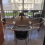 Spacious 2 Bedroom 1 Block From Beaches - And The Tram Apartamento