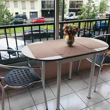 Spacious 2 Bedroom 1 Block From Beaches - And The Tram ニース