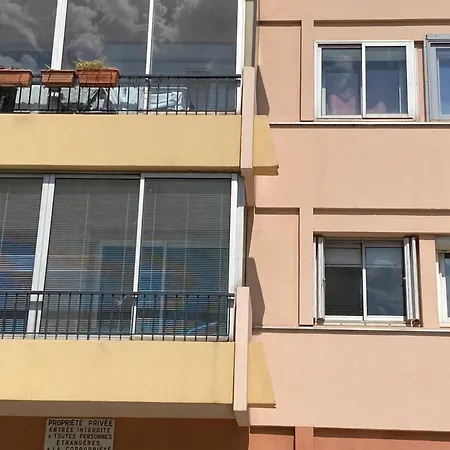 Spacious 2 Bedroom 1 Block From Beaches - And The Tram * ニース